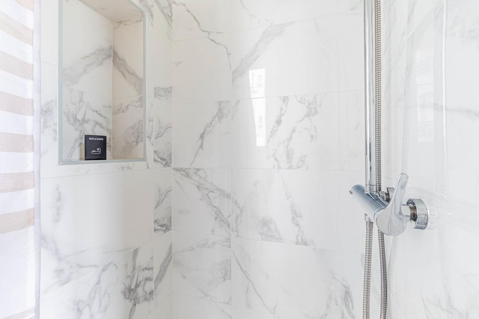 Guestready - Sleek And Comfy Near The Metro Appartement Parijs